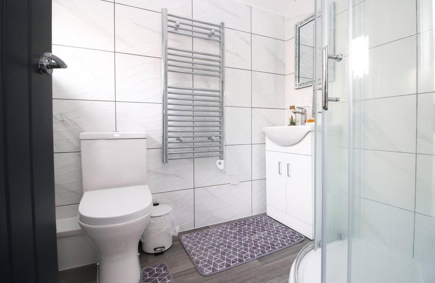 Modern Guesthouse, Fast Wi-Fi, Street Free Parking, Central, Fully Equipped Cardiff Buitenkant foto