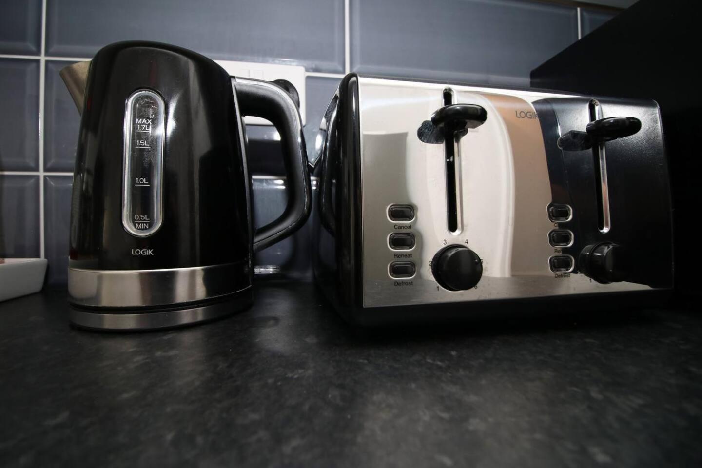 Modern Guesthouse, Fast Wi-Fi, Street Free Parking, Central, Fully Equipped Cardiff Buitenkant foto
