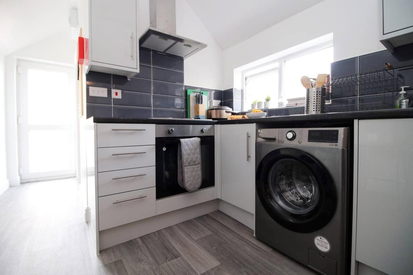 Modern Guesthouse, Fast Wi-Fi, Street Free Parking, Central, Fully Equipped Cardiff Buitenkant foto