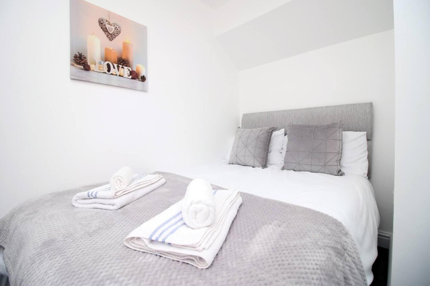 Modern Guesthouse, Fast Wi-Fi, Street Free Parking, Central, Fully Equipped Cardiff Buitenkant foto