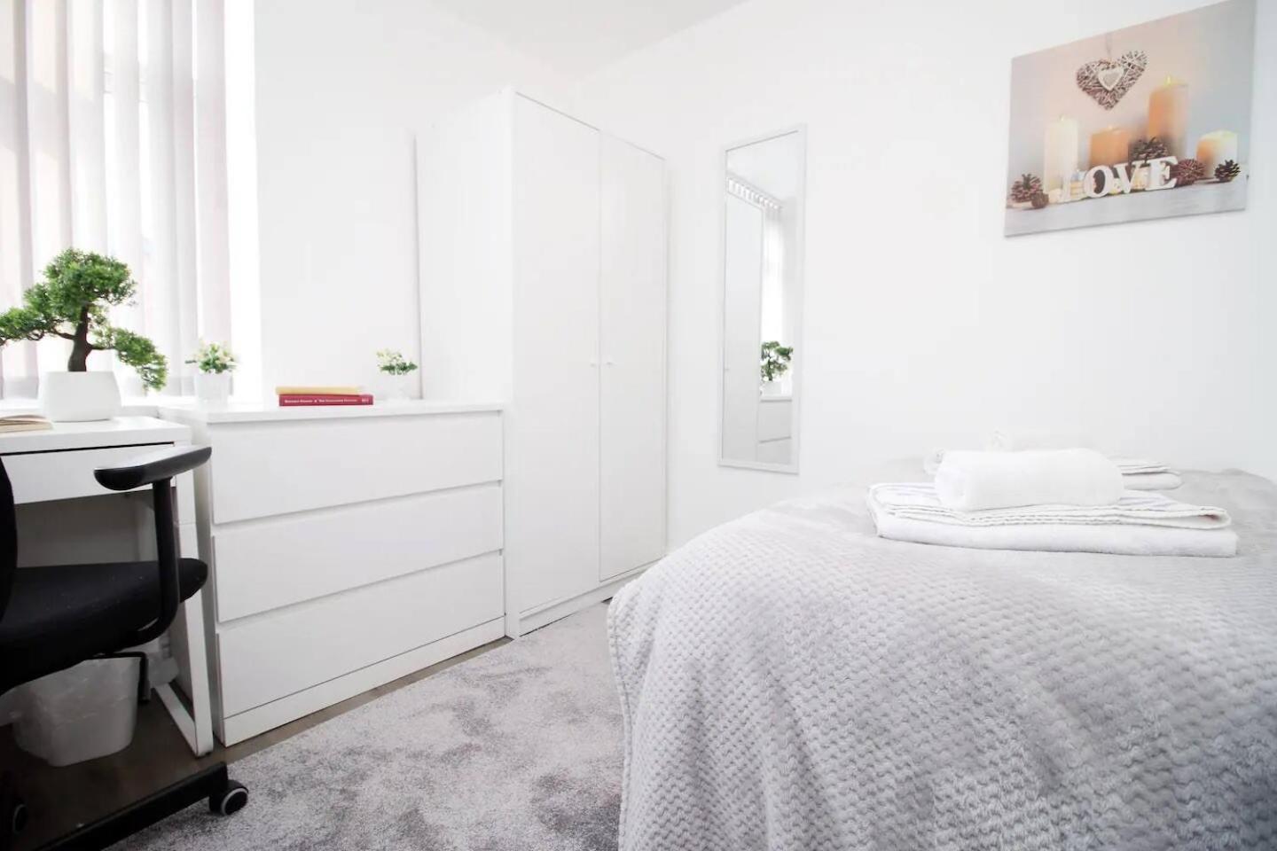 Modern Guesthouse, Fast Wi-Fi, Street Free Parking, Central, Fully Equipped Cardiff Buitenkant foto
