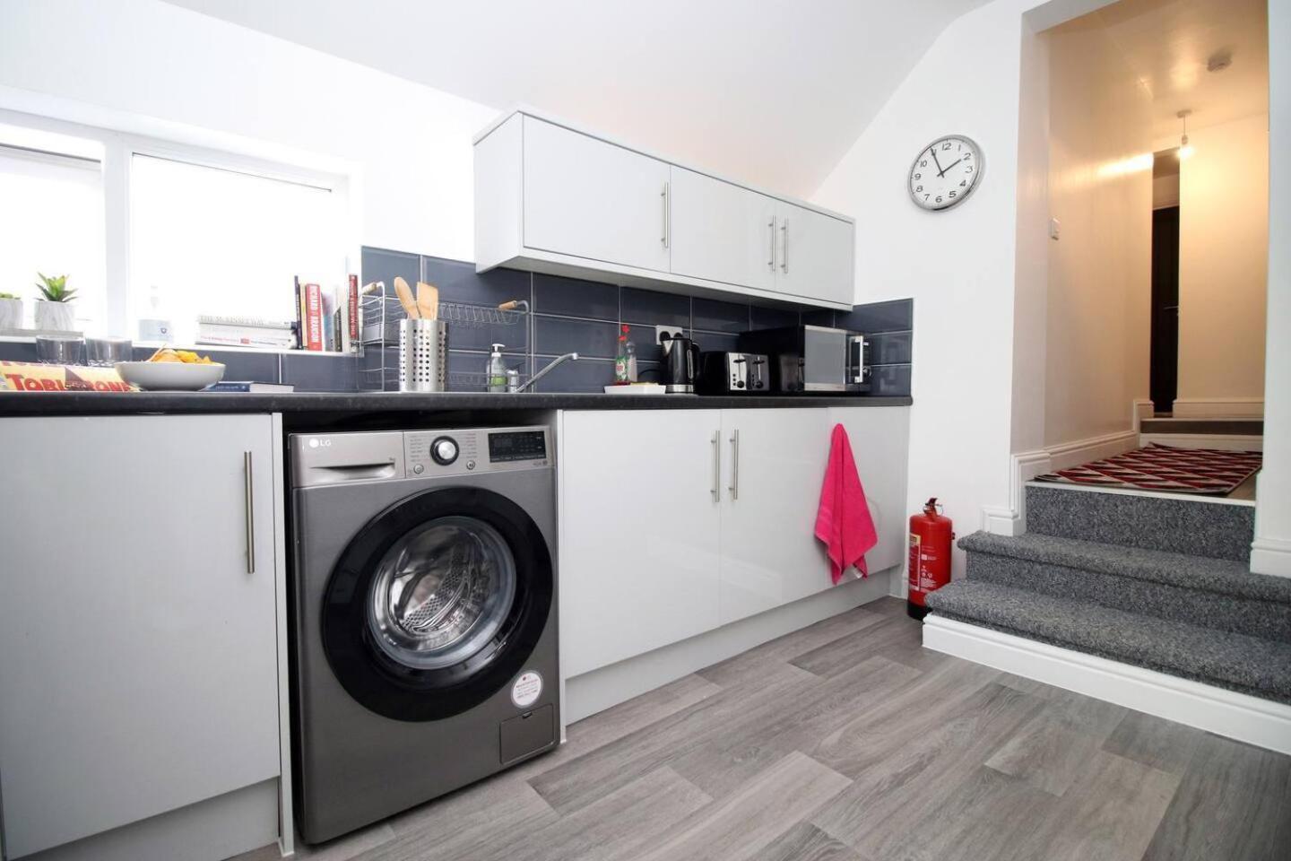 Modern Guesthouse, Fast Wi-Fi, Street Free Parking, Central, Fully Equipped Cardiff Buitenkant foto