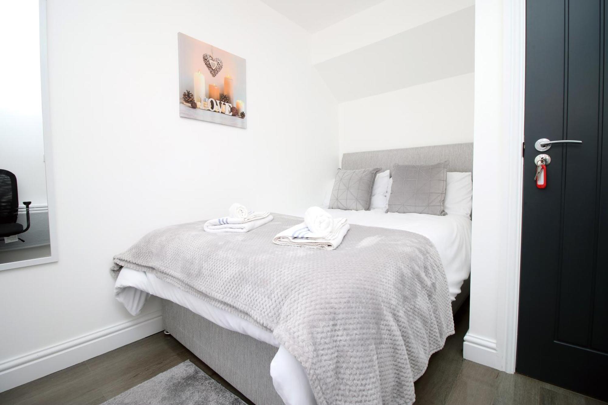 Modern Guesthouse, Fast Wi-Fi, Street Free Parking, Central, Fully Equipped Cardiff Buitenkant foto